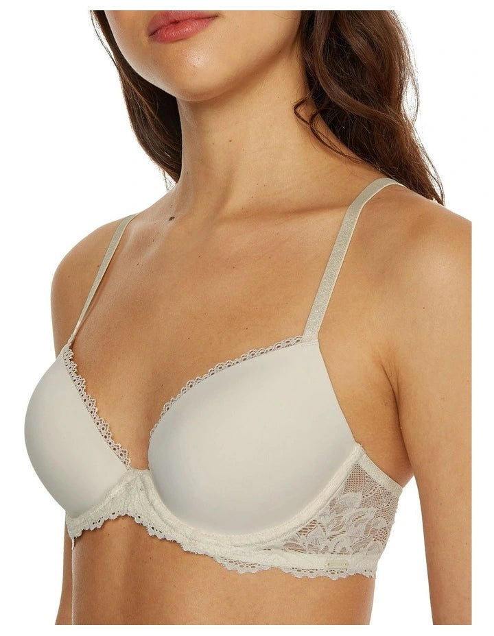 Women's bras made of soft cotton fabricCalvin Klein - Seductive Comfort Push Up | Ivory