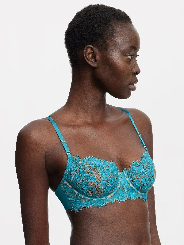 Women's bras with a seamless constructionEntice Lace Balconette Bra