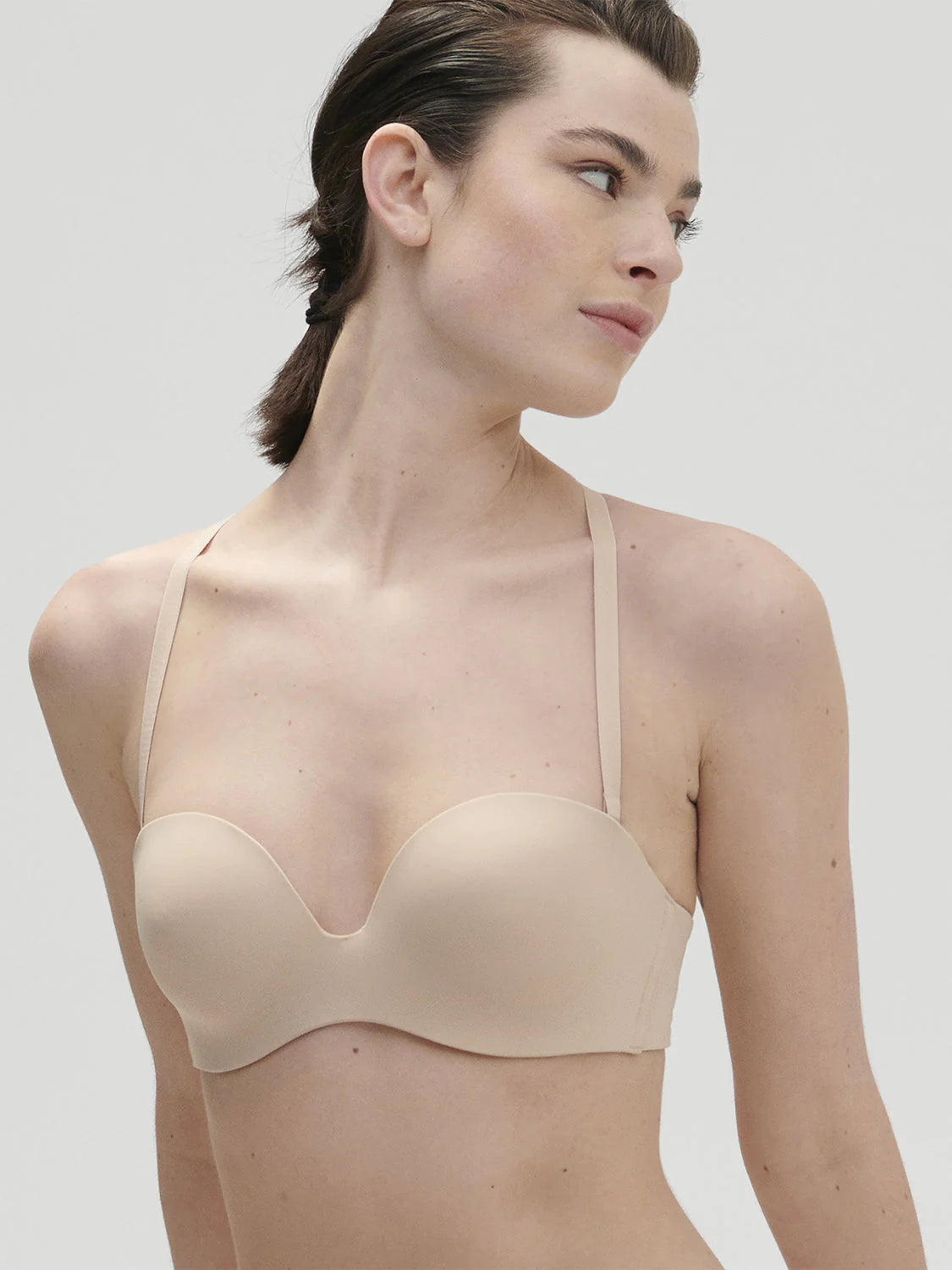 Women's bras with a seamless constructionSimone Perele - Essential Strapless Plunge Bra