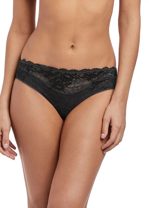 Women's bras with a seamless constructionWacoal Lace Perfection Panty, Charcoal