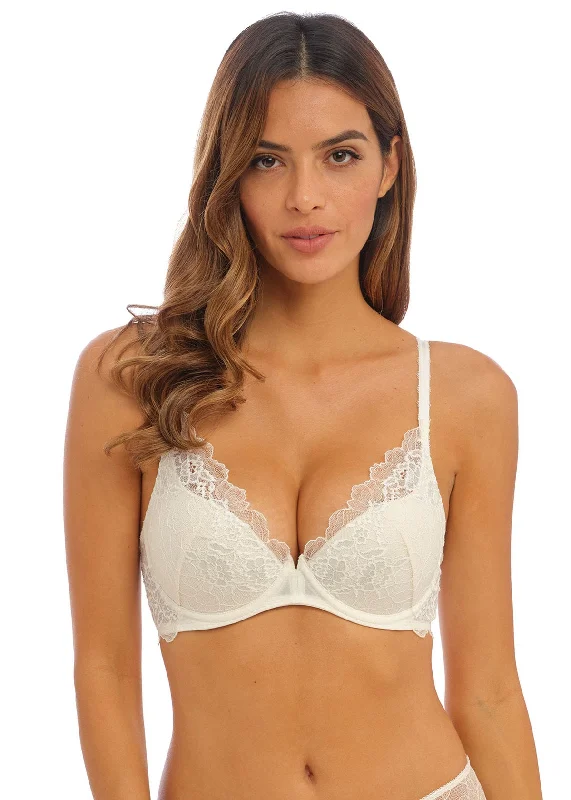 Women's striped brasWacoal - Lace Perfection Plunge Push Up Bra  |Gardenia